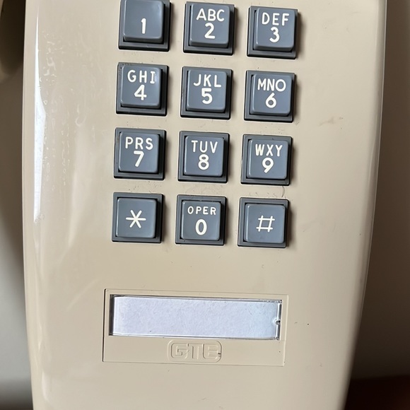 Vintage GTE wall mount push button phone - Picture 4 of 13
